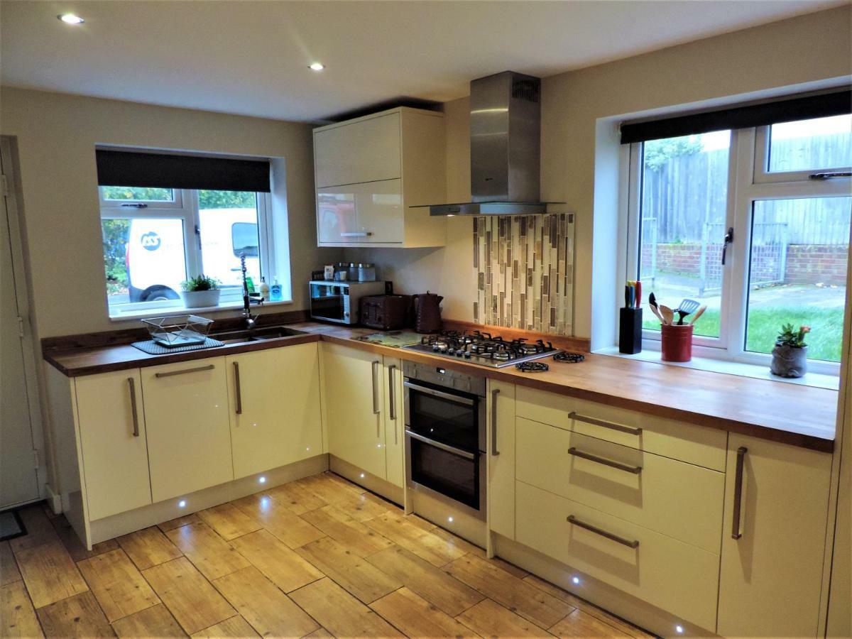 3 Bed Farnborough Air Accommodation 외부 사진