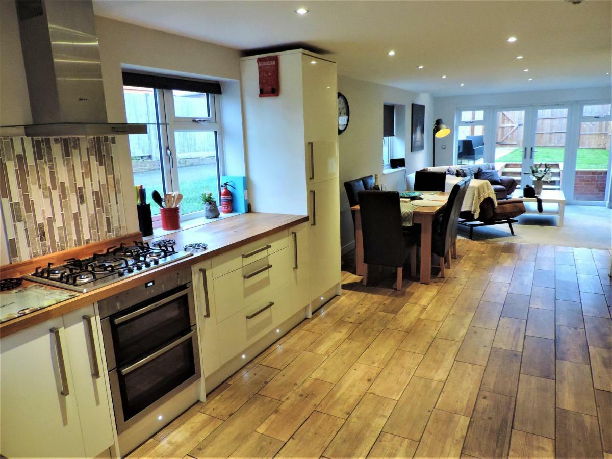 3 Bed Farnborough Air Accommodation 외부 사진